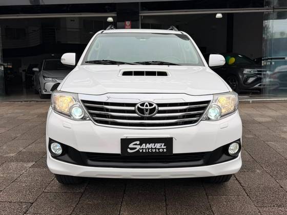 TOYOTA HILUX SW4 3.0 SRV 4X4 16V TURBO INTERCOOLER DIESEL 4P AUTOMÁTICO TOYOTA HILUX SW4 3.0 SRV 4X4 16V TURBO INTERCOOLER DIESEL 4P AUTOMÁTICO
